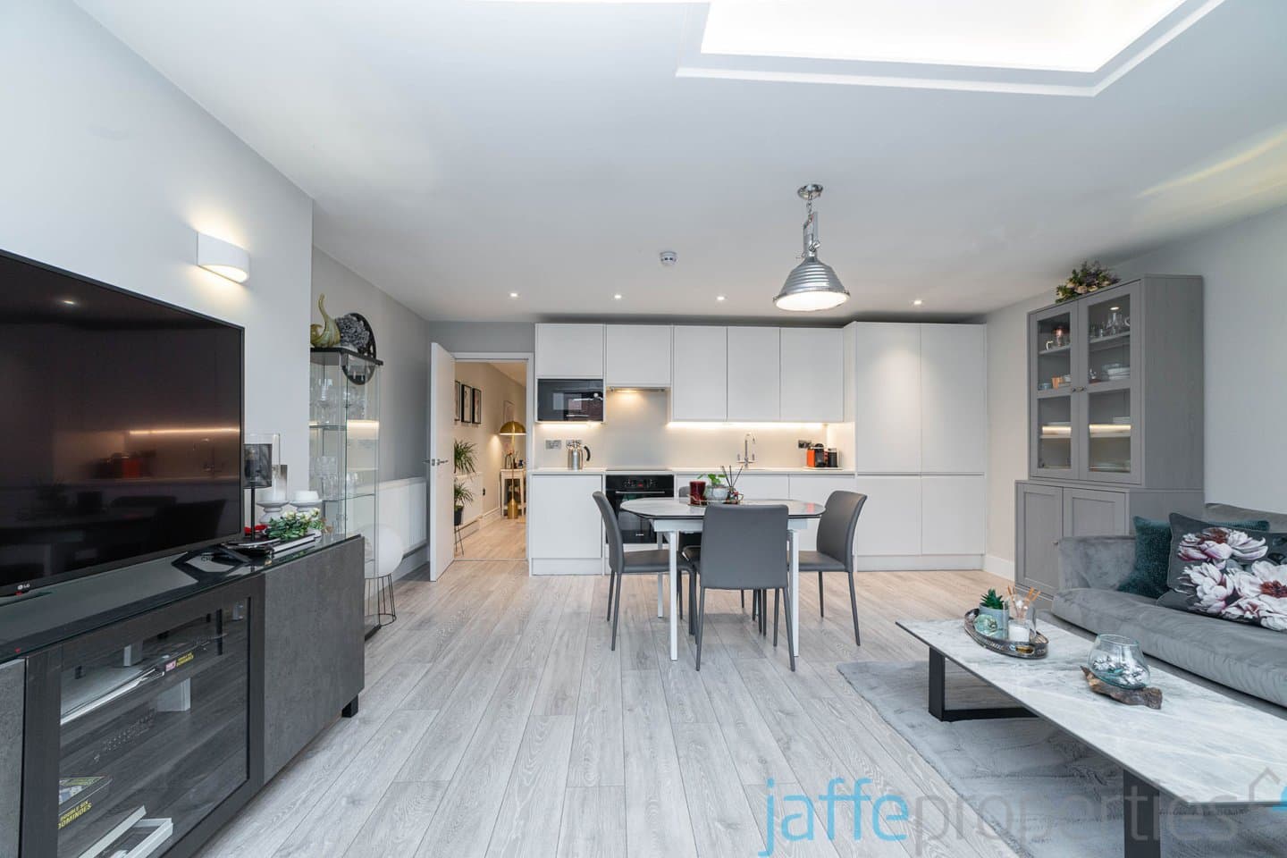 Melrose Avenue, London, NW2 4JT