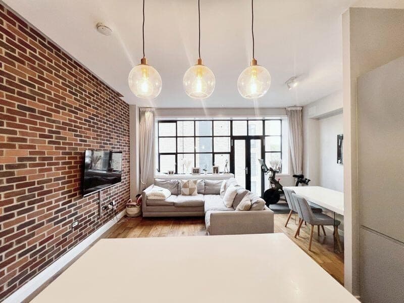 Grenville Place, London, NW7 3AZ