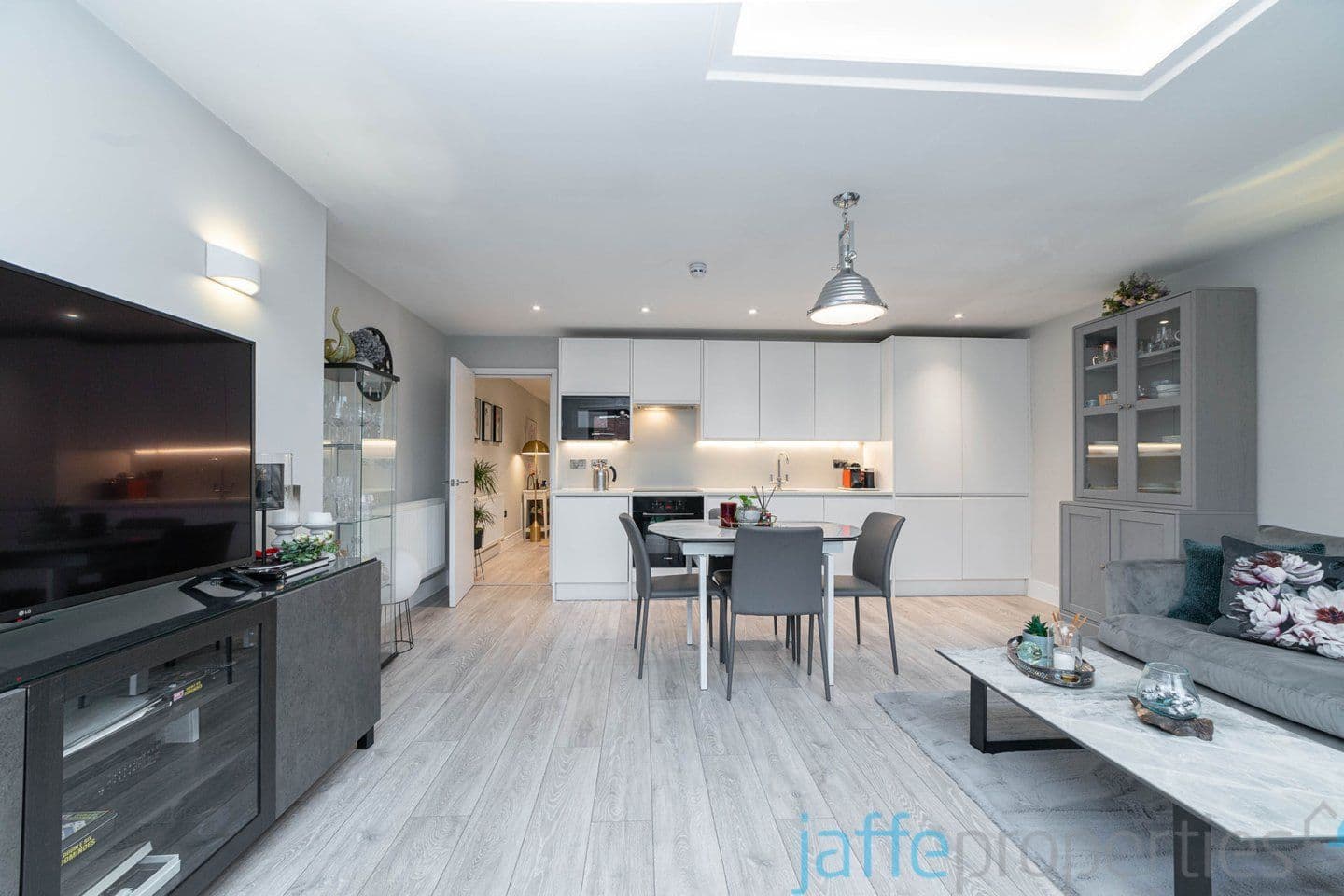 Melrose Avenue, London, NW2 4JT