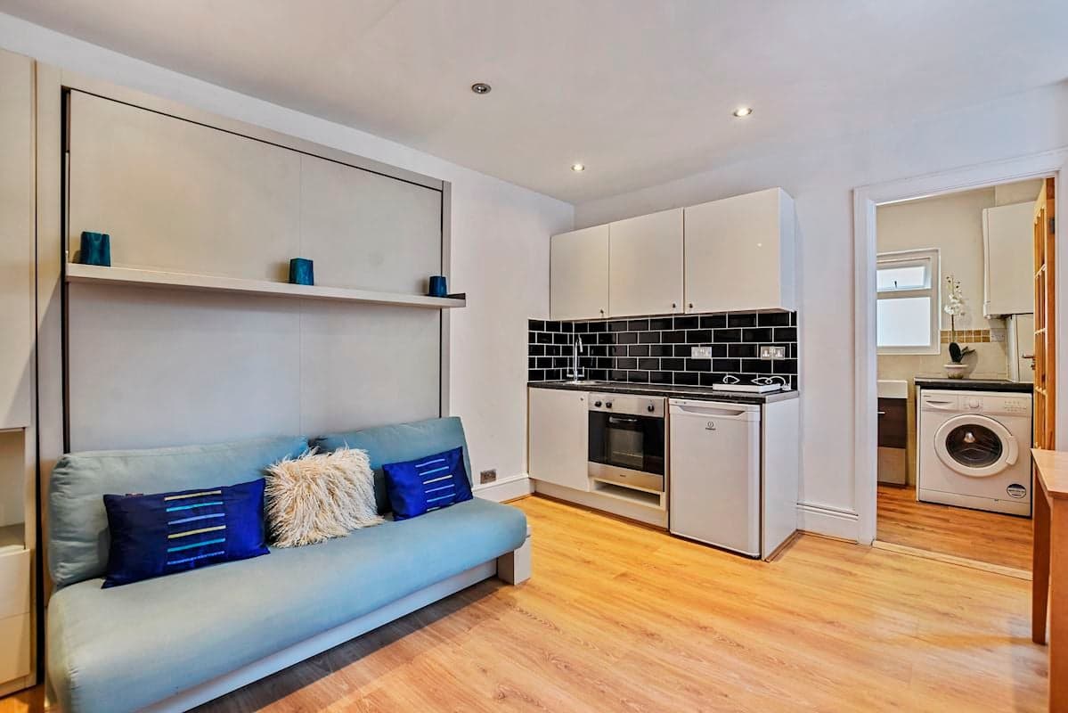 Fortune Green Road, London, NW6 1DT